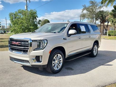 Certified 2023 GMC Yukon XL SLT w/ SLT Luxury Package image 2