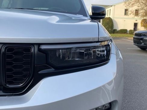 New 2025 Jeep Grand Cherokee Limited w/ Black Appearance Package image 12