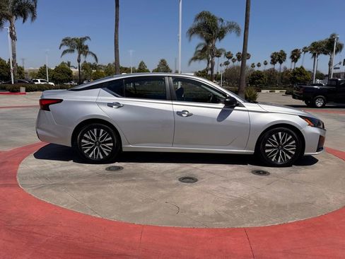 Certified 2024 Nissan Altima 2.5 SV FWD image 9
