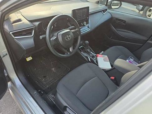 Used 2022 Toyota Corolla LE FWD image 2