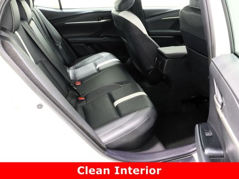 Used 2025 Toyota Camry SE image 34