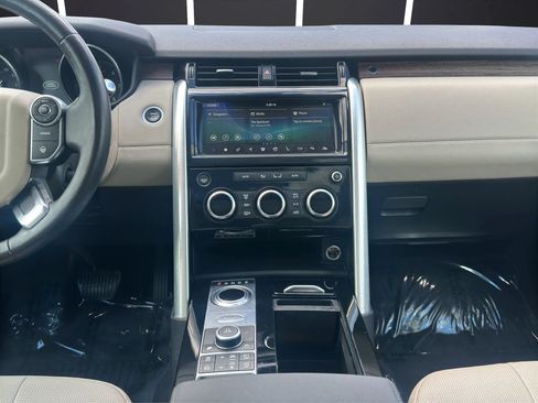 Used 2017 Land Rover Discovery HSE AWD/4WD image 19