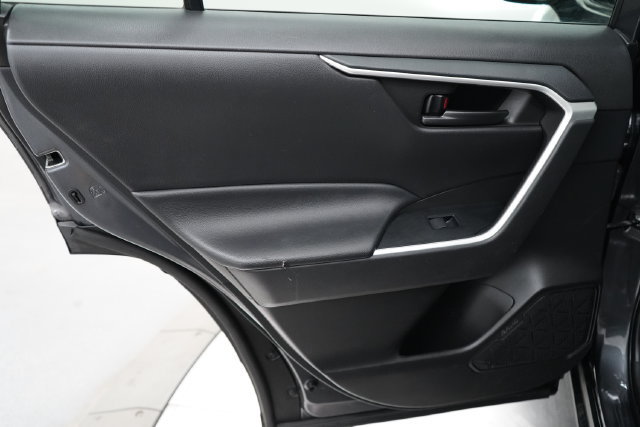 Used 2022 Toyota RAV4 LE AWD/4WD image 31