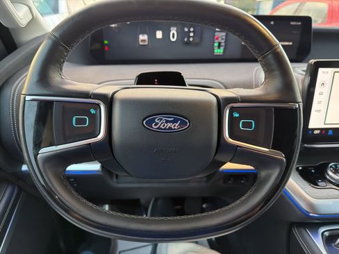 Used 2025 Ford Expedition Max Platinum image 16