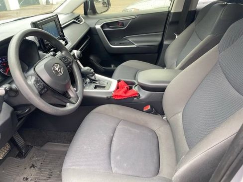 Used 2021 Toyota RAV4 LE FWD image 17