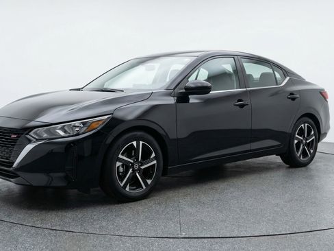 Used 2025 Nissan Sentra SV image 3