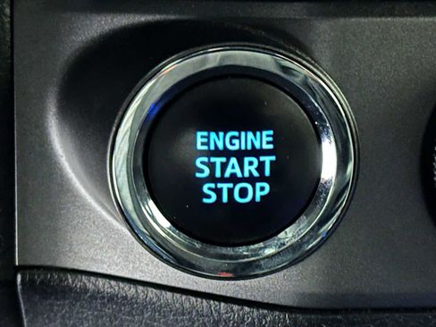 Used 2016 Toyota Tacoma TRD Off-Road AWD/4WD image 17