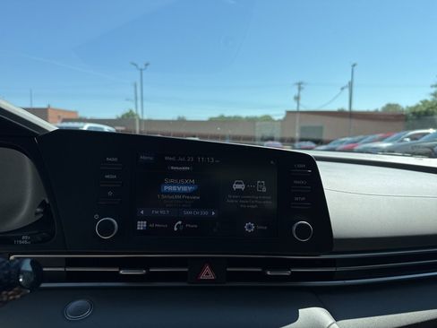 Used 2023 Hyundai Elantra SEL image 18