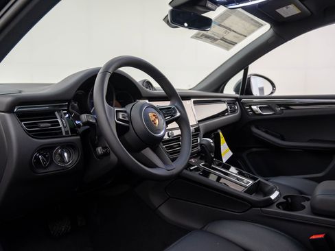 New 2026 Porsche Macan image 4