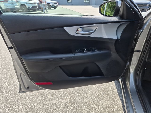 Used 2022 Kia Forte LXS w/ LXS Technology Package FWD image 10