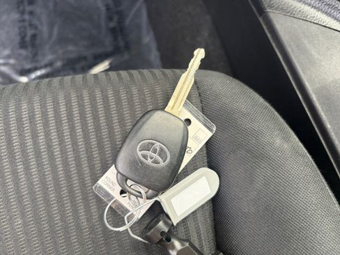 Used 2014 Toyota RAV4 LE AWD/4WD image 19