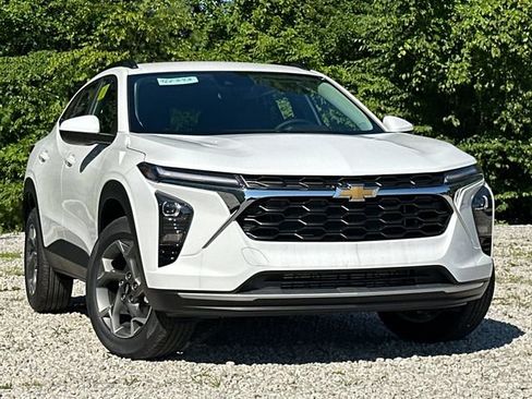 New 2026 Chevrolet Trax LT w/ LT Convenience Package FWD image 1
