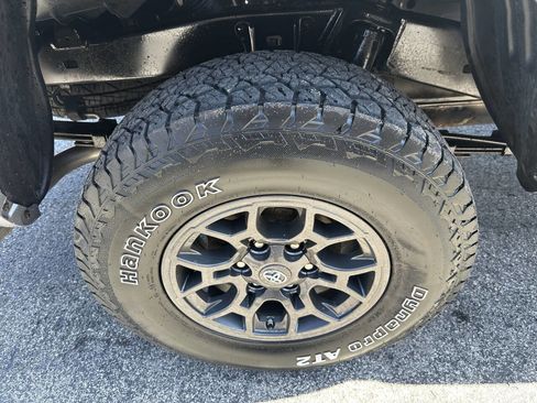 Used 2018 Toyota Tacoma SR5 AWD/4WD image 7