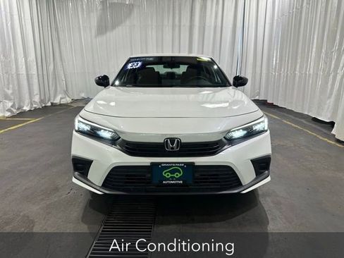 Used 2023 Honda Civic Sport image 2