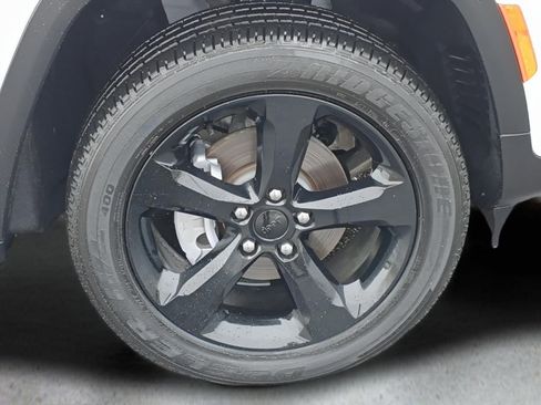 Used 2023 Jeep Grand Cherokee Altitude image 26