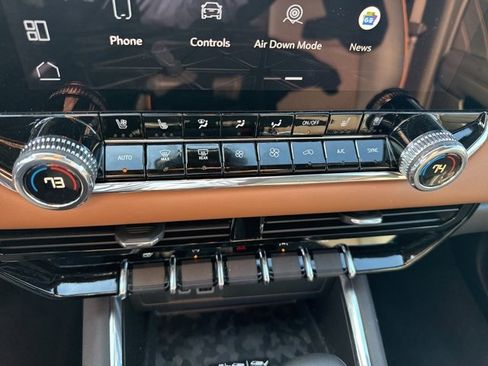 Used 2025 GMC Canyon AT4 w/ Nightfall Edition image 13