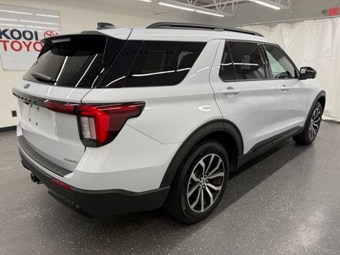 Used 2026 Ford Explorer ST-Line AWD/4WD image 2