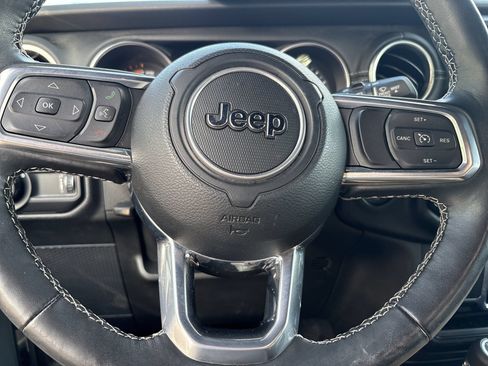 Used 2023 Jeep Wrangler Unlimited Sahara w/ LED Lighting Group AWD/4WD image 9