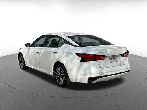 Used 2025 Nissan Altima 2.5 SV image 11