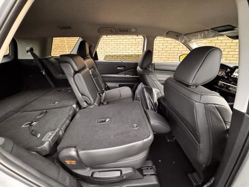 New 2025 Nissan Pathfinder SL image 14