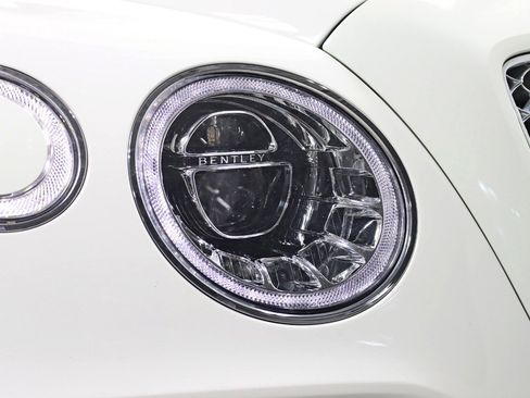 Used 2017 Bentley Bentayga AWD/4WD image 10