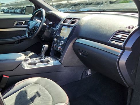 Used 2019 Ford Explorer XLT w/ Equipment Group 202A AWD/4WD image 16