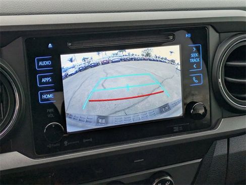 Used 2017 Toyota Tacoma TRD Off-Road image 12