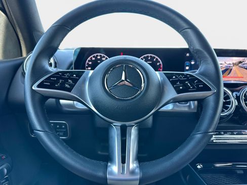 Used 2025 Mercedes-Benz GLB 250 image 29