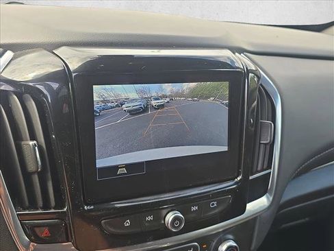 Used 2023 Chevrolet Traverse LT image 12