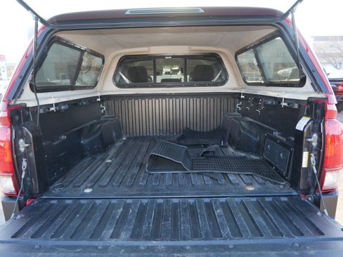 Used 2019 Toyota Tacoma SR image 18