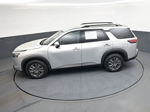 Used 2025 Nissan Pathfinder SV AWD/4WD image 35