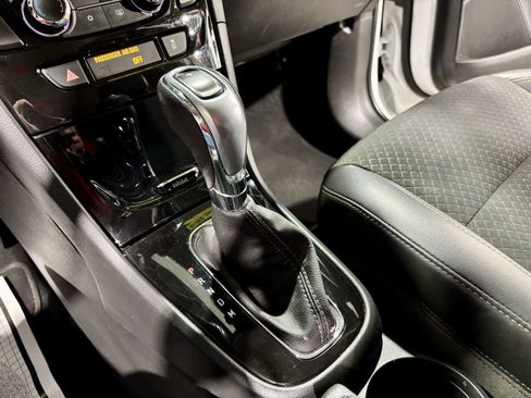 Used 2022 Buick Encore Preferred image 28