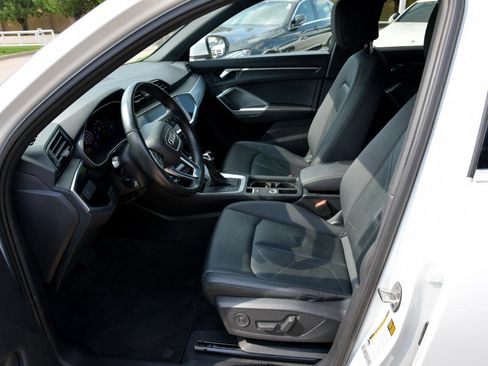Used 2020 Audi Q3 2.0T Premium image 24