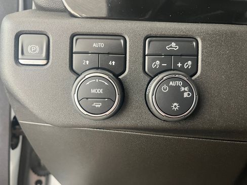 Used 2022 Chevrolet Silverado 1500 LT image 22