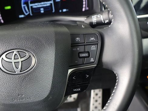 Used 2025 Toyota Camry SE image 37