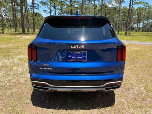 Used 2023 Kia Sorento S w/ Panoramic Sunroof Package FWD image 4
