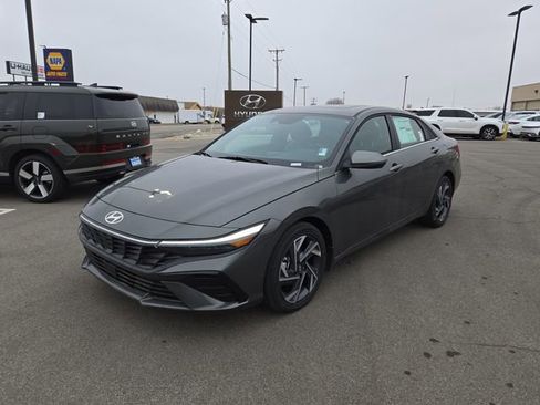 New 2026 Hyundai Elantra Limited FWD image 2