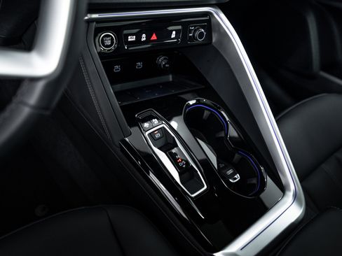 Certified 2025 Audi Q5 Premium w/ Convenience Package AWD/4WD image 13