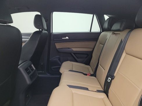 Used 2021 Volkswagen Atlas Cross Sport SE image 18