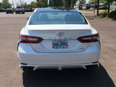 Used 2018 Toyota Camry XSE FWD image 6