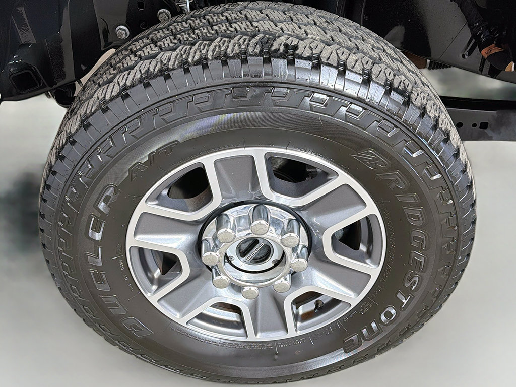 Used 2025 Ford F350 Lariat w/ FX4 Off-Road Package AWD/4WD image 21