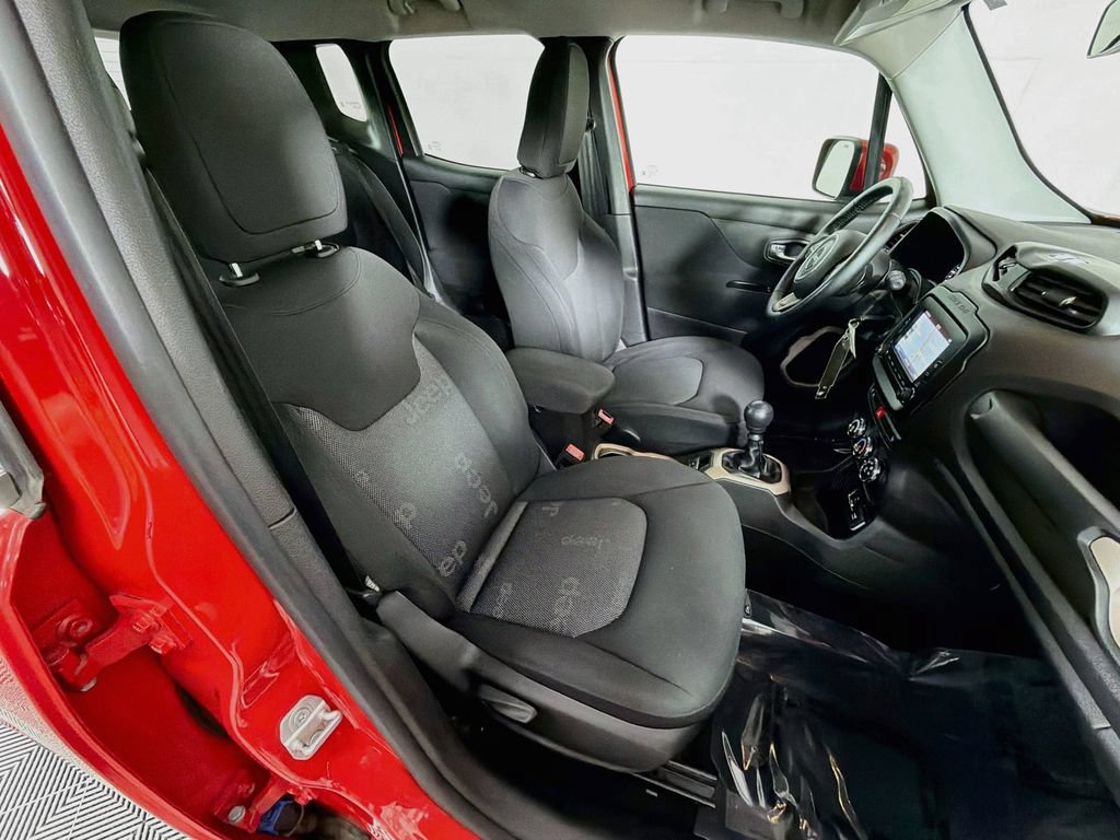 Used 2015 Jeep Renegade Latitude w/ Cold Weather Group II FWD image 25
