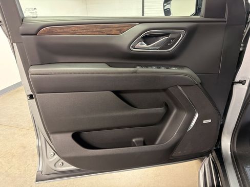 Used 2024 Chevrolet Suburban Premier RWD image 18