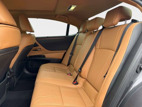 Used 2022 Lexus ES 350 Ultra Luxury w/ Accessory Package 2 image 10