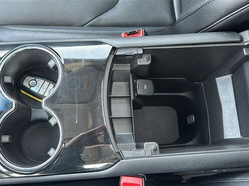 Used 2017 Ford Edge Titanium w/ Equipment Group 301A image 22