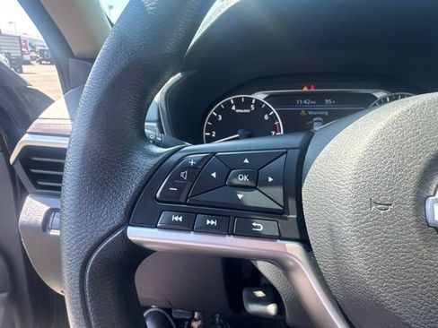 Used 2024 Nissan Altima 2.5 SV FWD image 19