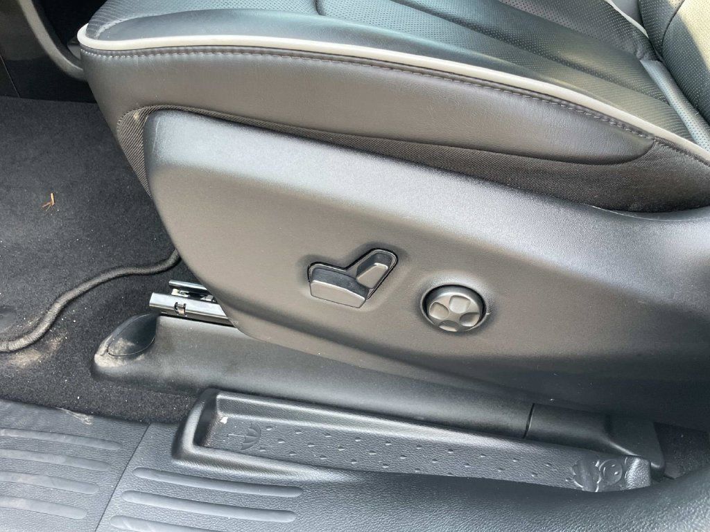 Used 2025 Chrysler Pacifica Limited FWD image 38