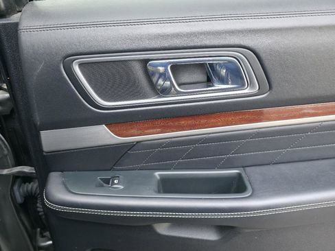 Used 2018 Ford Explorer Platinum image 19