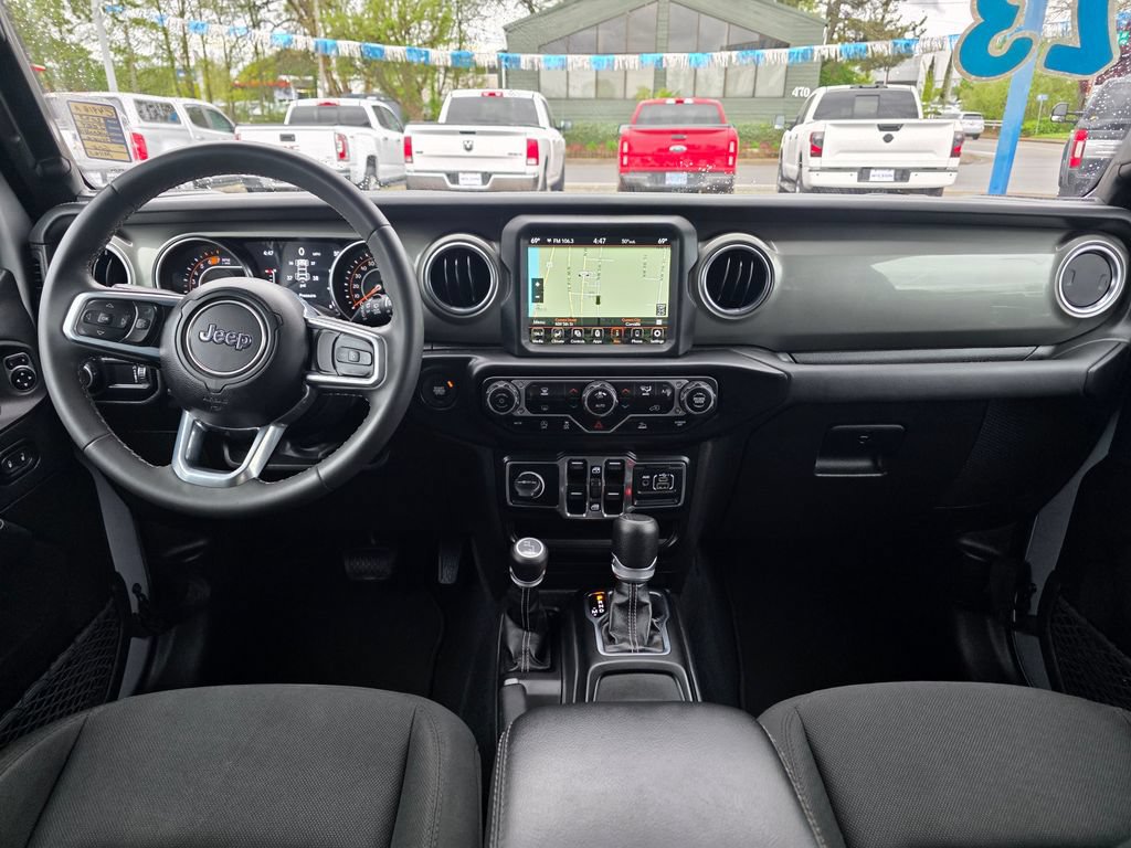 Used 2023 Jeep Wrangler Unlimited Sahara AWD/4WD image 5