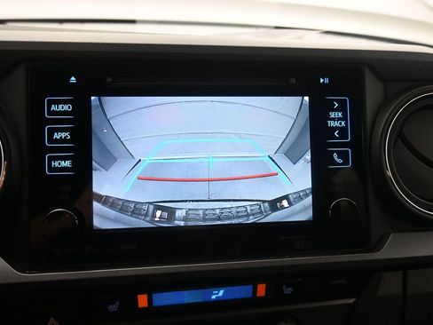 Used 2017 Toyota Tacoma TRD Off-Road w/ Premium & Technology Package AWD/4WD image 20